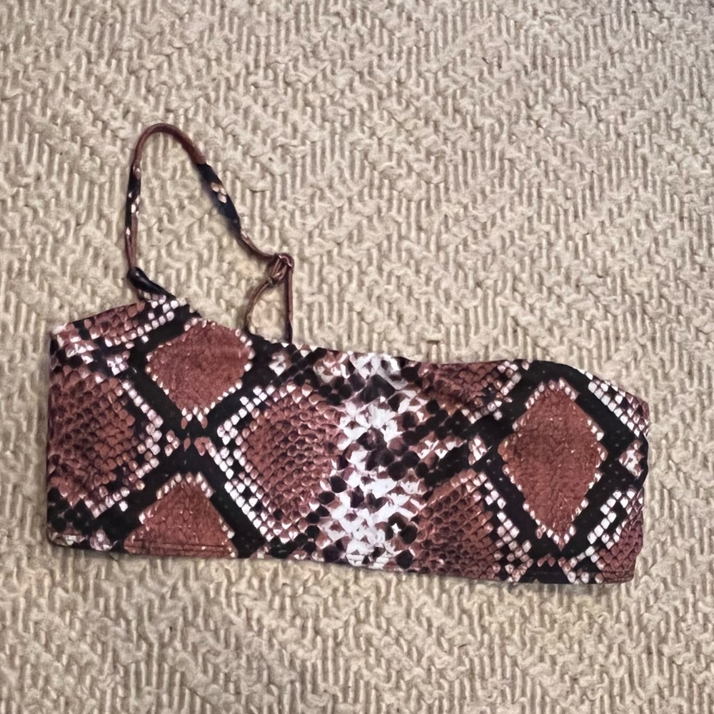 NWOT Snakeskin One Shoulder Bikini Top - S